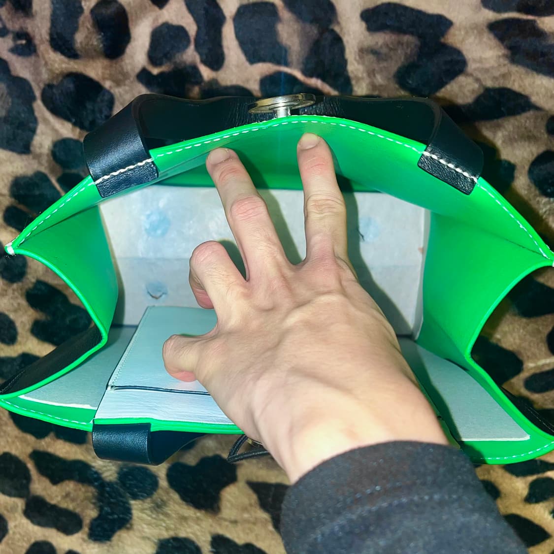 [남녀공용]겐조 h&m 콜라보레이션 가죽쇼퍼백 상품이미지4