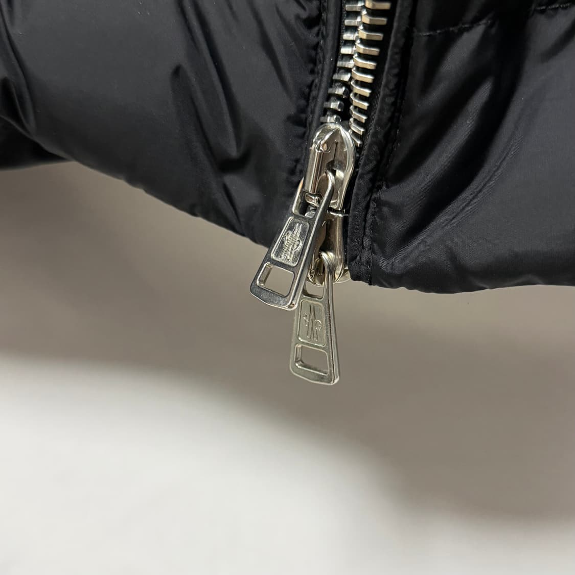 [S+급/3] 몽클레어 아미오 경량패딩 자켓 블랙 풀구성 상품이미지6