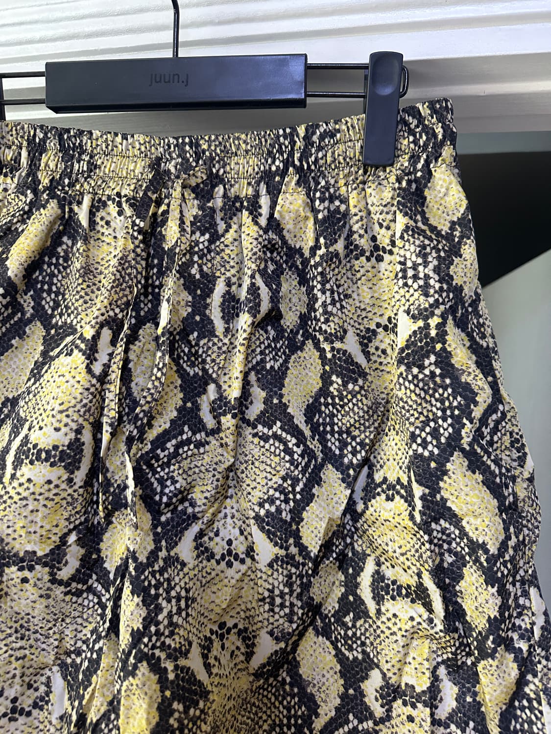 [48] CMMN SWDN 커먼 스웨덴 스네이크 하프 팬츠 상품이미지2