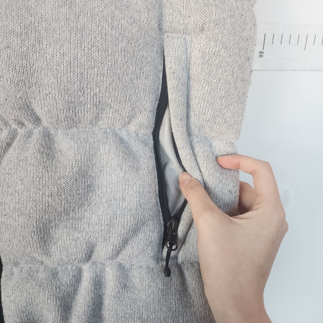 노스페이스 패딩 조끼 그레이/블랙 상품이미지4