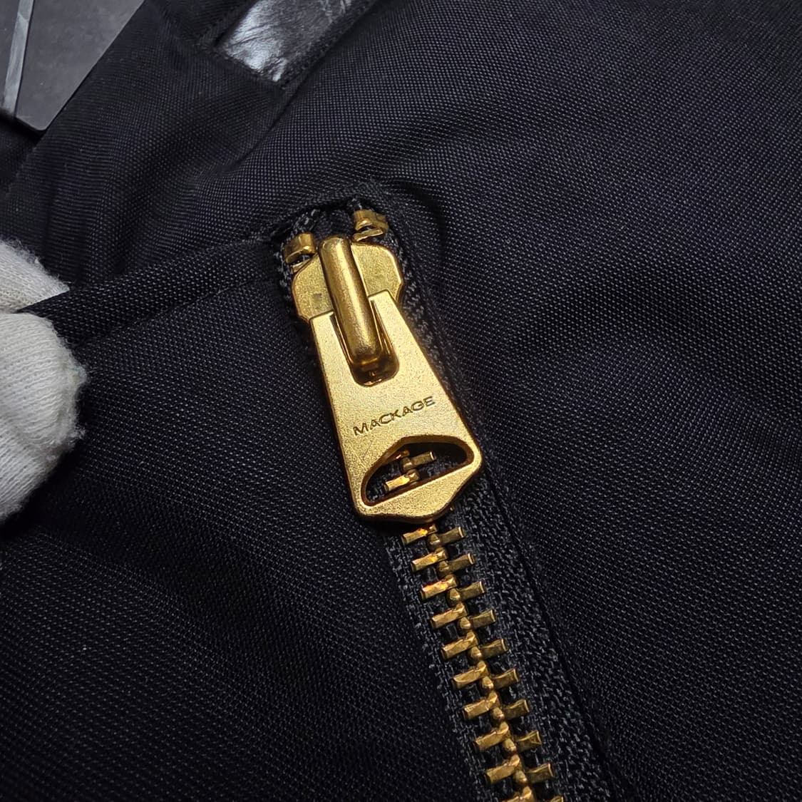 {클로젯}[36][22~23F/w]맥케이지 딕슨 블랙 금장 숏 다운 패딩 상품이미지5