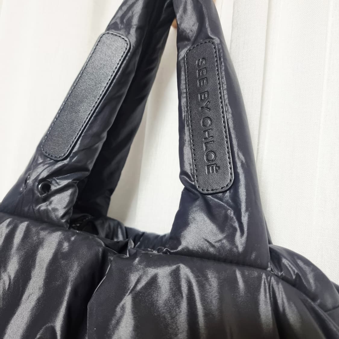 씨바이끌로에 나일론 패딩백 조이라이더 토트백 블랙 상품이미지2