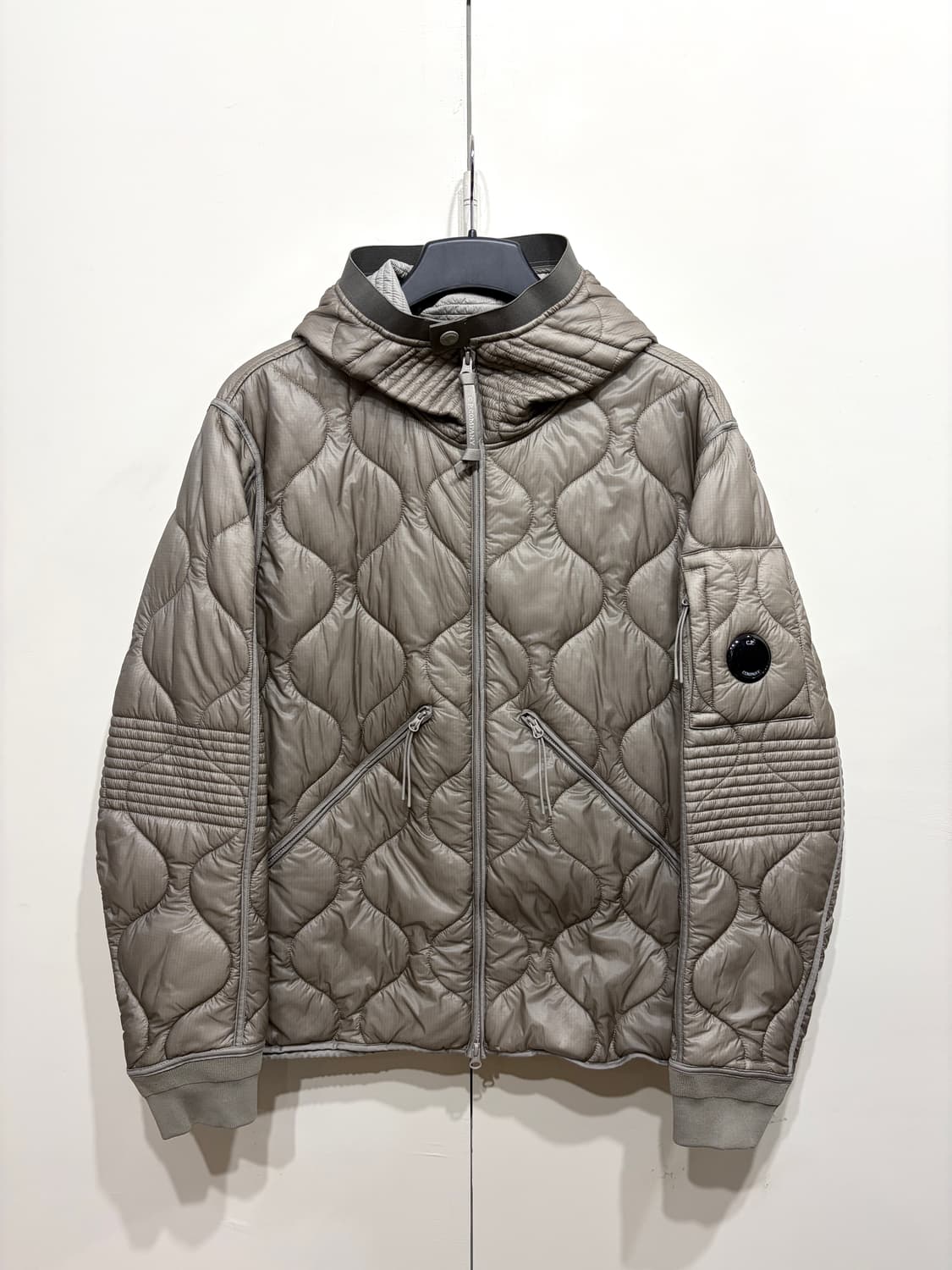 24FW C.P. 컴퍼니 렌즈 라이너 패딩 점퍼 상품이미지1