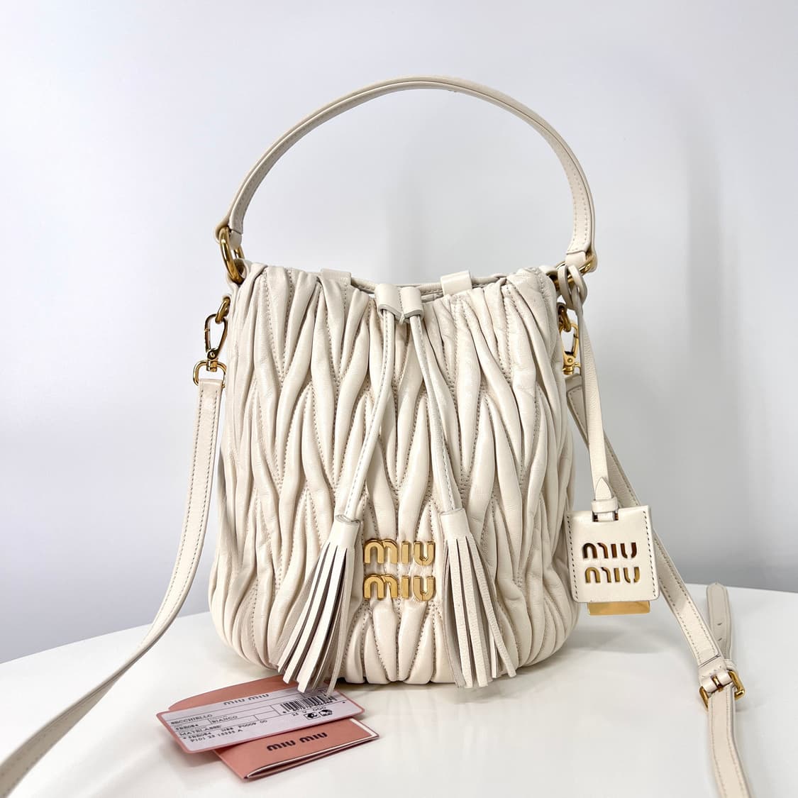 미우미우 마테라쎄 나파 버킷백 아이보리 (5BE084) 상품이미지1
