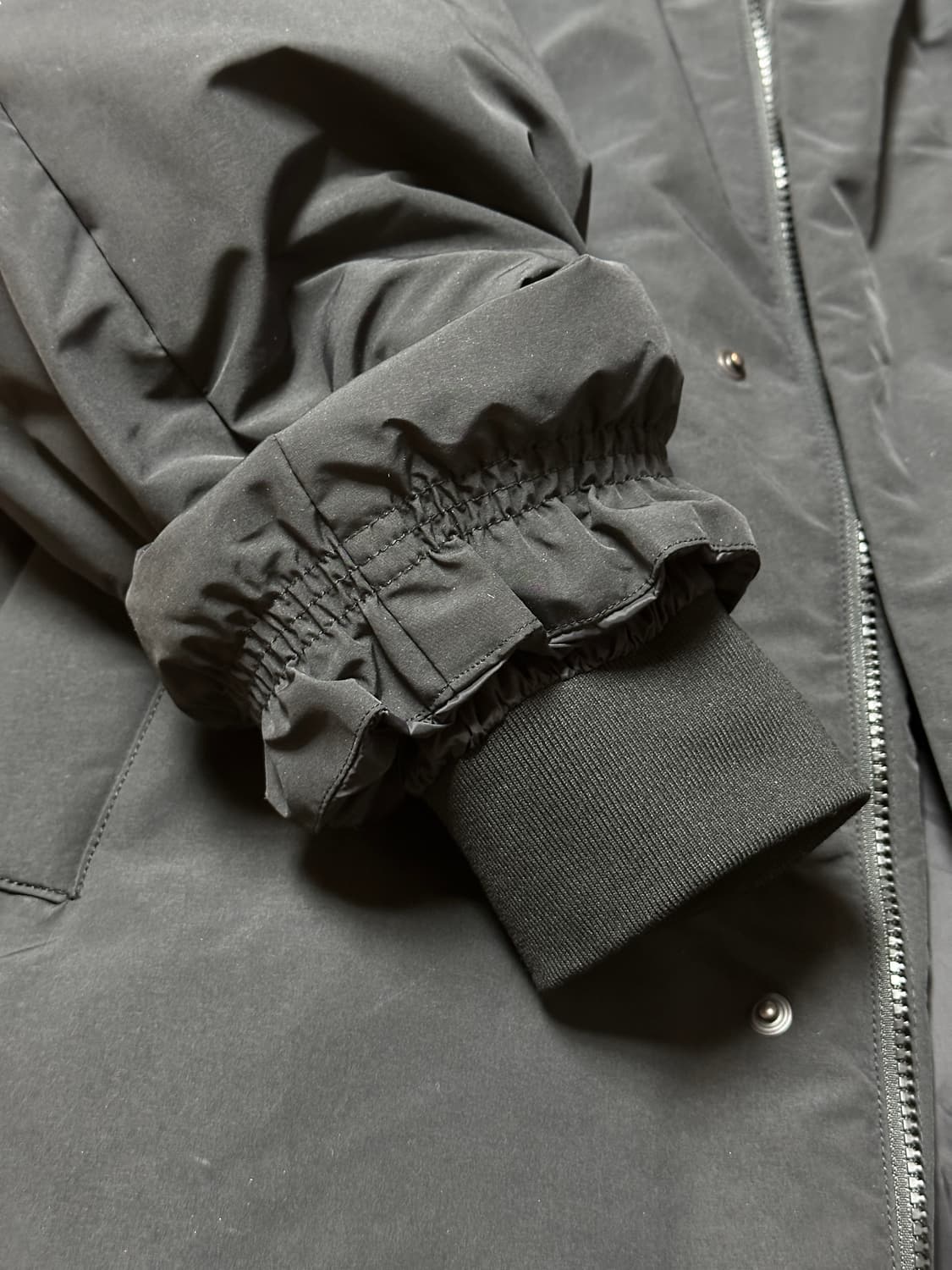 [1회착용] 무신사스탠다드 몬스터 다운파카 롱패딩 블랙 XXL 상품이미지4