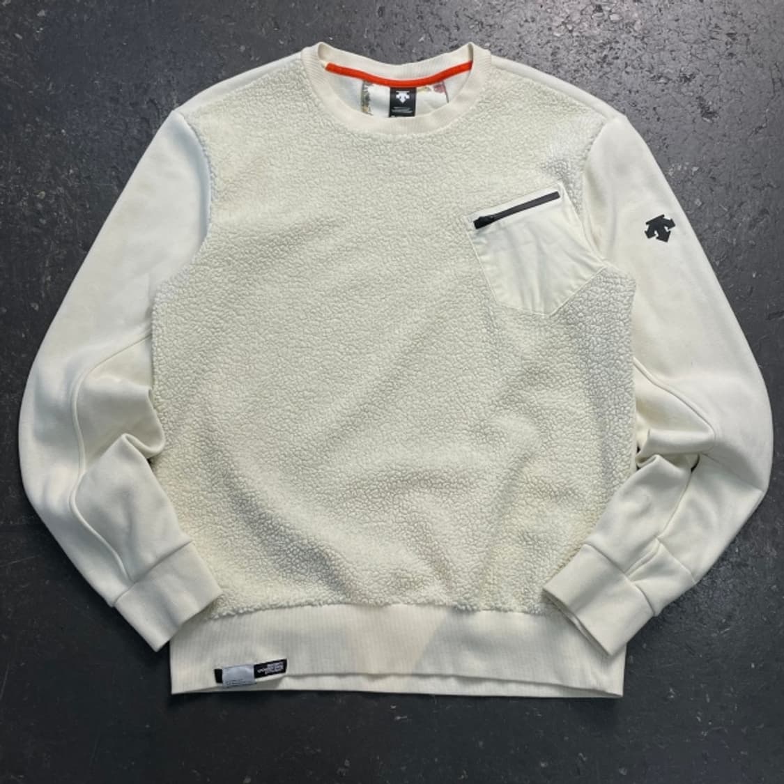 105 데상트 후리스 맨투맨  상품이미지1