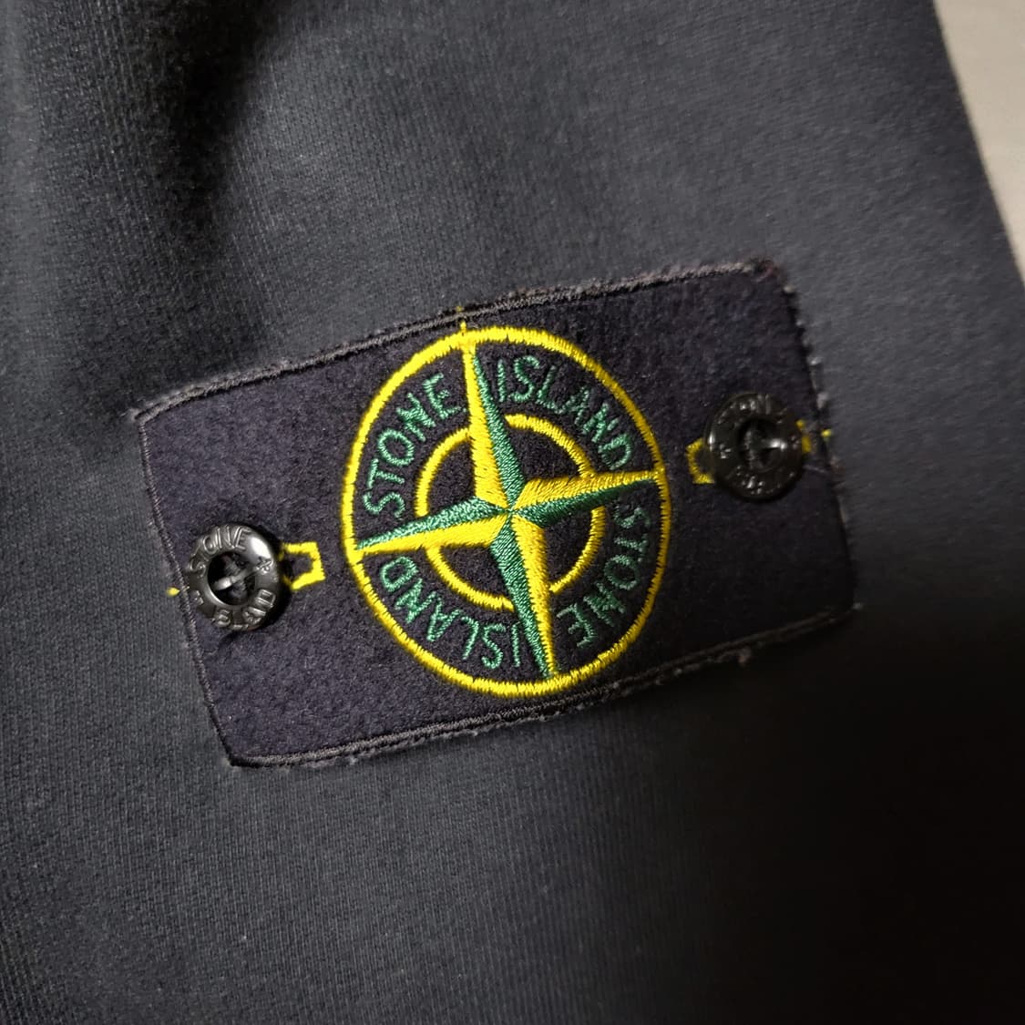 [정품] XL / 22FW 스톤아일랜드 맨투맨 블랙 상품이미지3