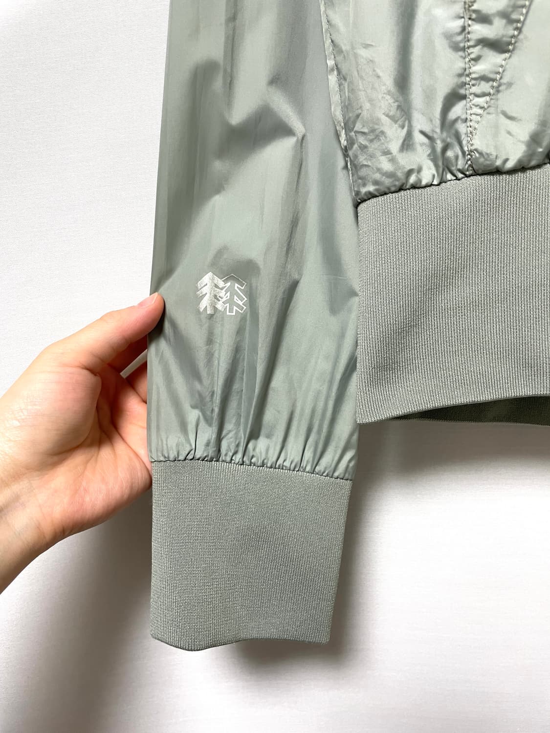코오롱스포츠 여성 세미크롭 투웨이 경량 후드 바람막이 등산, 러닝 자켓 상품이미지4
