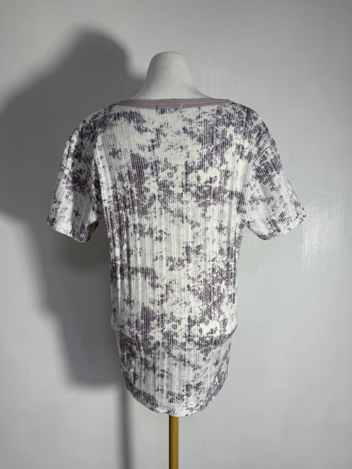 토네이도 마트 블리치 브이넥 티셔츠  상품이미지2