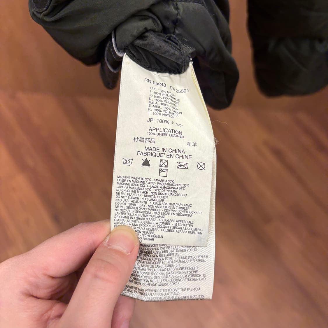 디젤 하이넥 나일론 다운 패딩 자켓 어깨 가슴 레더 배색 디테일 그린 상품이미지8