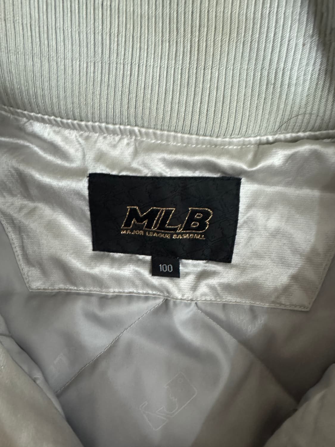 MLB 화이트삭스 화이트실버 누빔 후드점퍼 상품이미지3