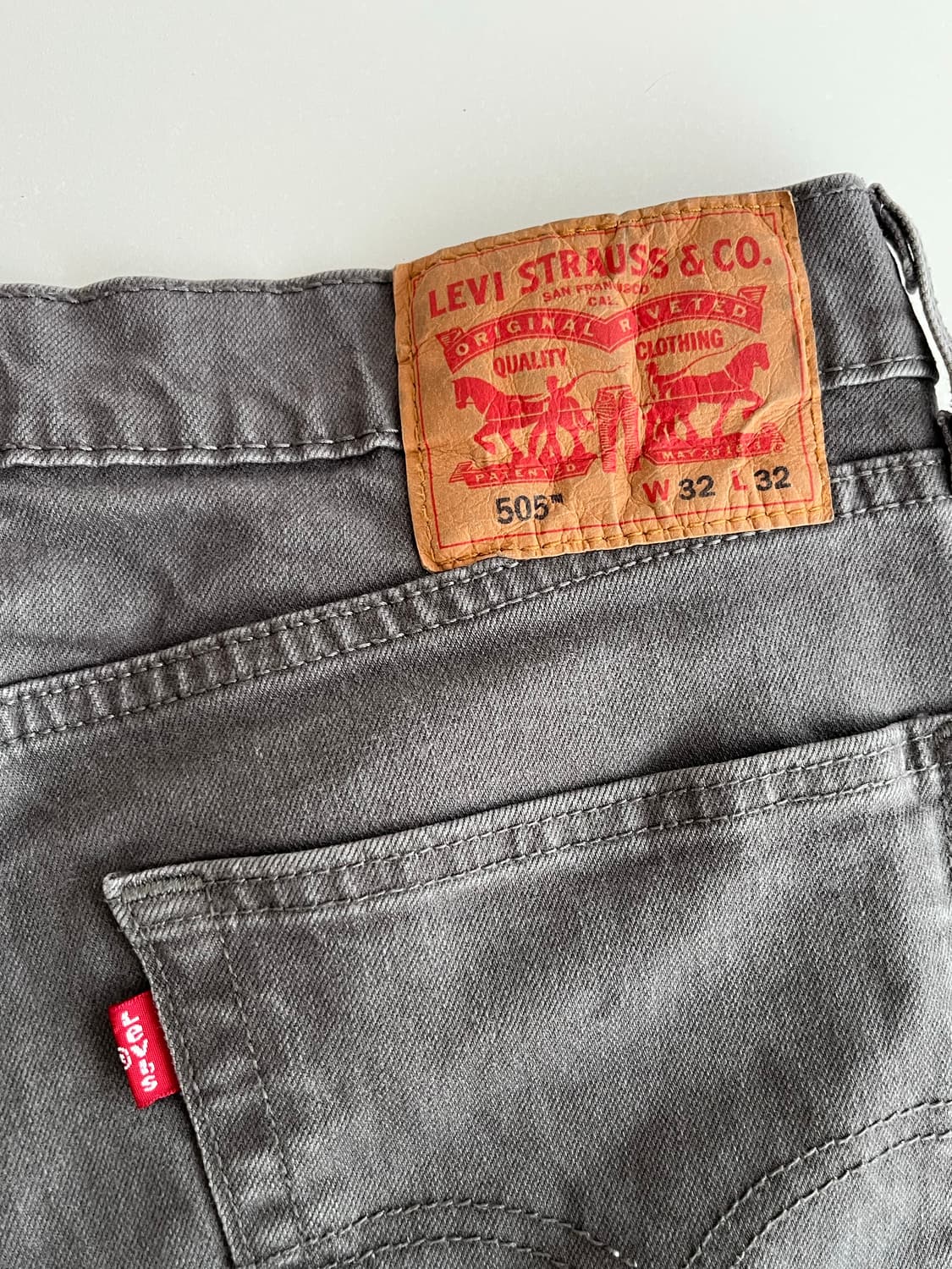 32) 리바이스 505 그레이 데님 팬츠 상품이미지3