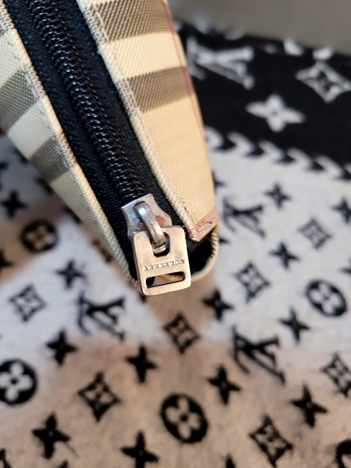 정품 버버리 노바체크 파우치백 상품이미지8