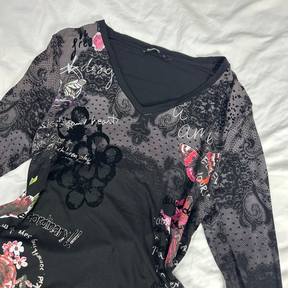 [Desigual] 데시구알 오리엔탈 플라워 브이넥 롱슬리브 상품이미지2