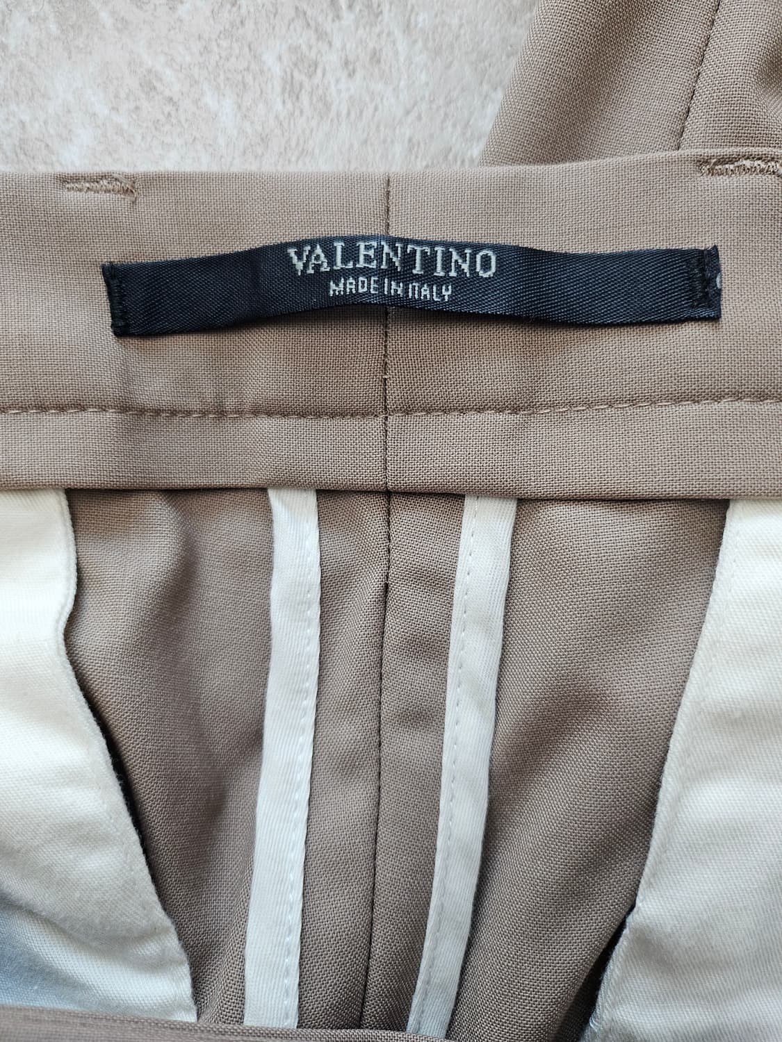 발렌티노 베이지색 옆라인 포인트 팬츠46 상품이미지3