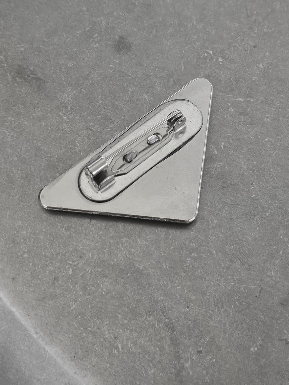 프라다 정품 빈티지 에폭시 로고 브로치 넥타이핀 상품이미지4