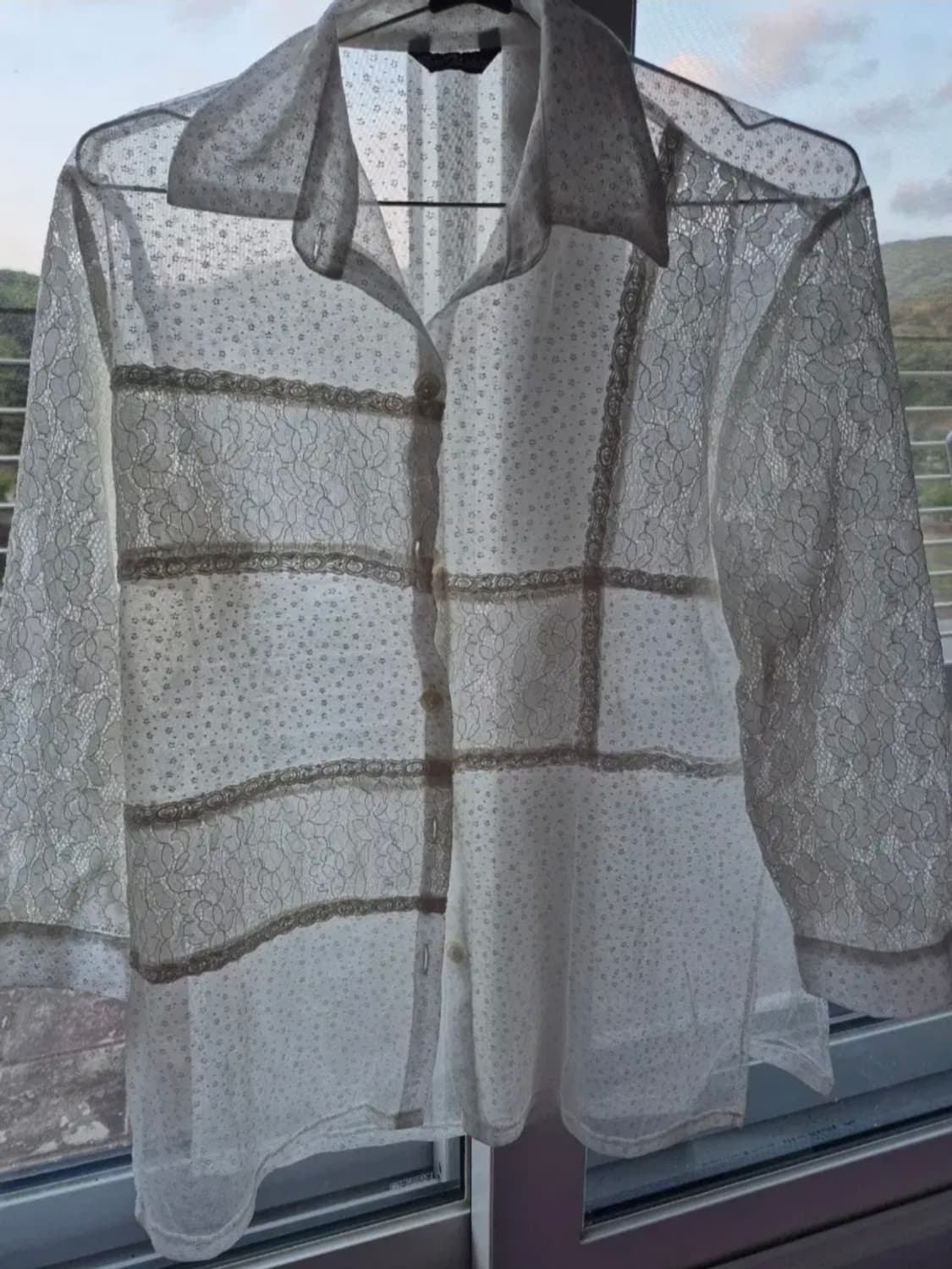 아이보리 시스루 패치 셔츠 상품이미지1