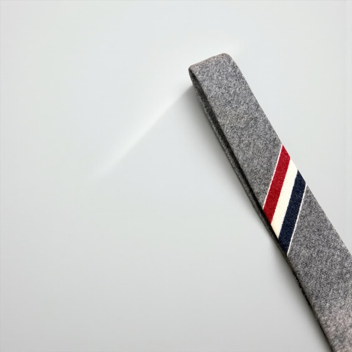 톰브라운 삼선 캐시미어 블렌딩 넥타이 상품이미지3