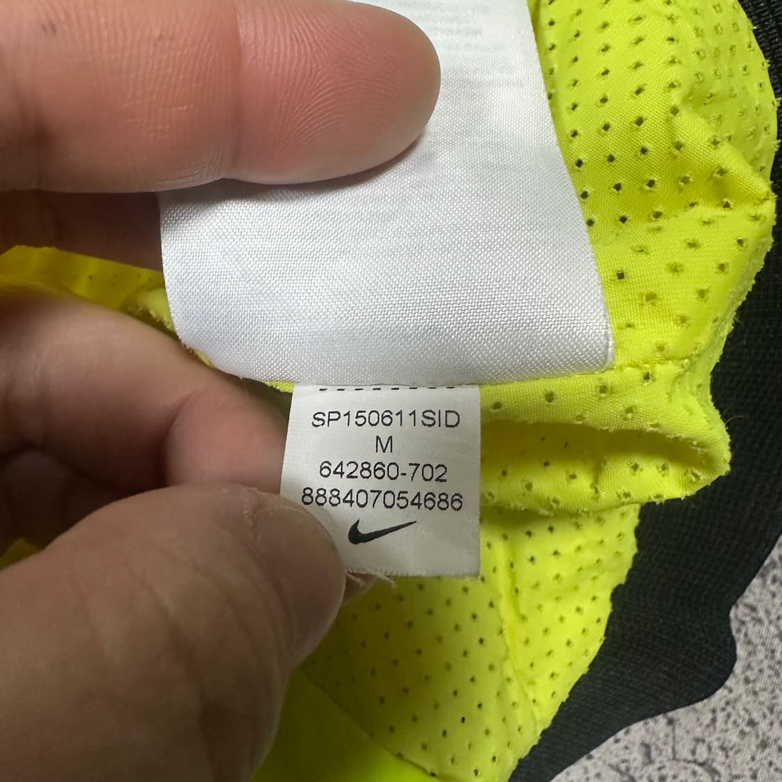 ✨ (바배) 나이키 테크 에어로쉴드 네온 형광 바람막이 상품이미지4