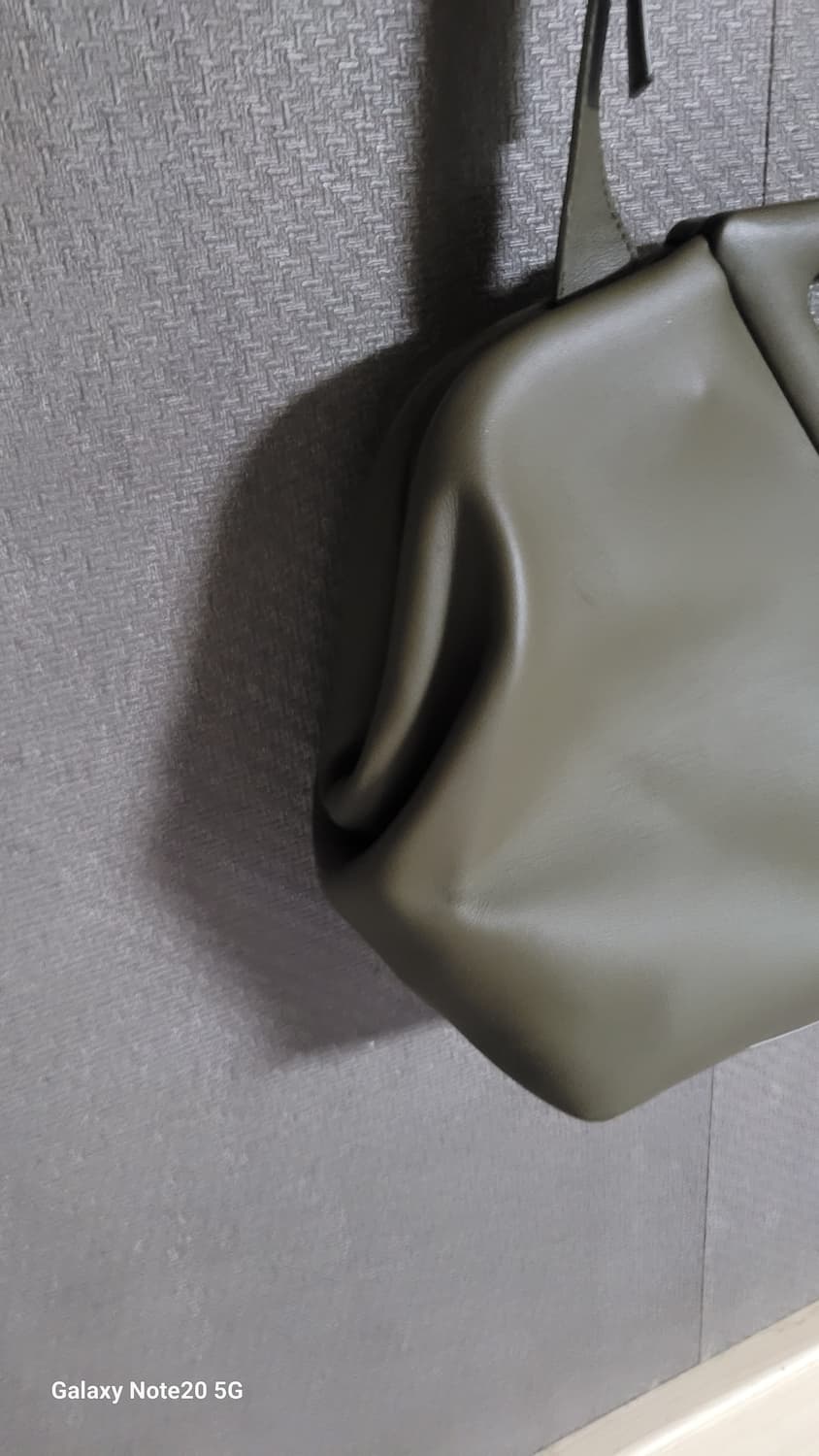 보테가베네타 트라이앵글 백 상품이미지4