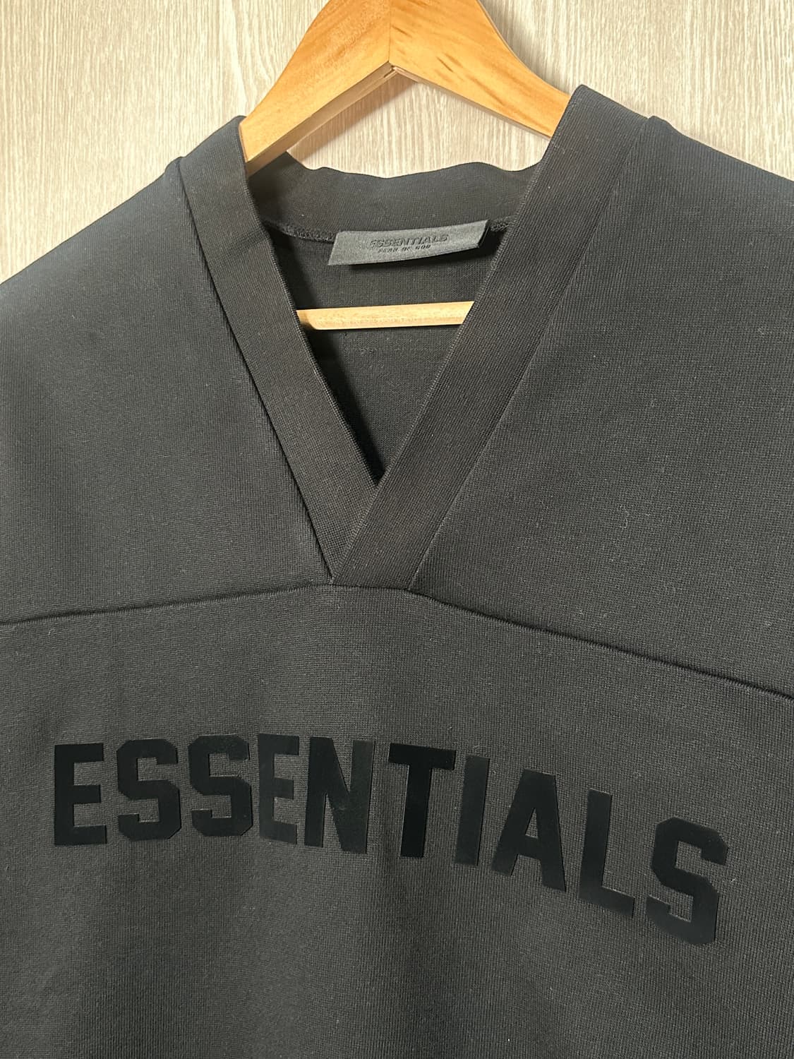 24SS)미시착) 피어오브갓 에센셜 풋볼티셔츠S/105/블랙 상품이미지4