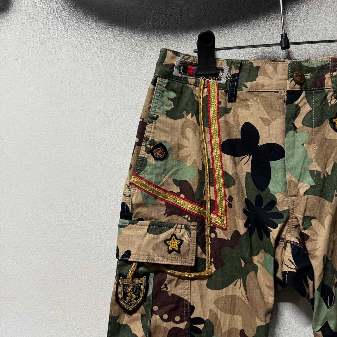 Keita Maruyama 멀티 패치 플라워 카모 와이드 카고 팬츠 상품이미지3