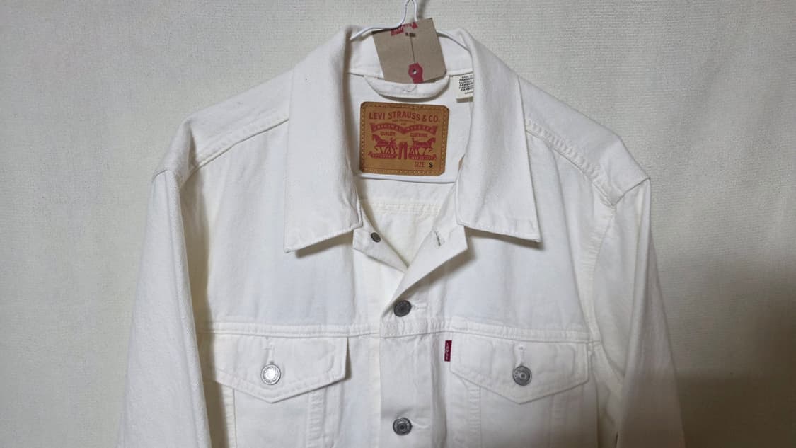[S급] 리바이스 화이트 데님 자켓 (S사이즈) - 미사용 새상품 상품이미지4