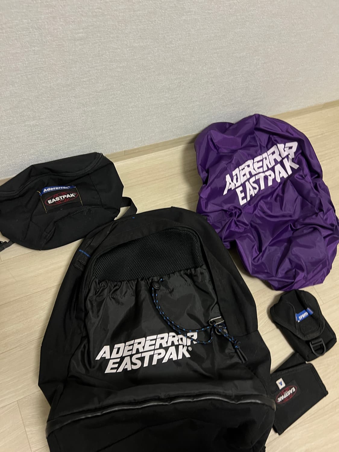 아더에러 이스트팩 슬링백 상품이미지3