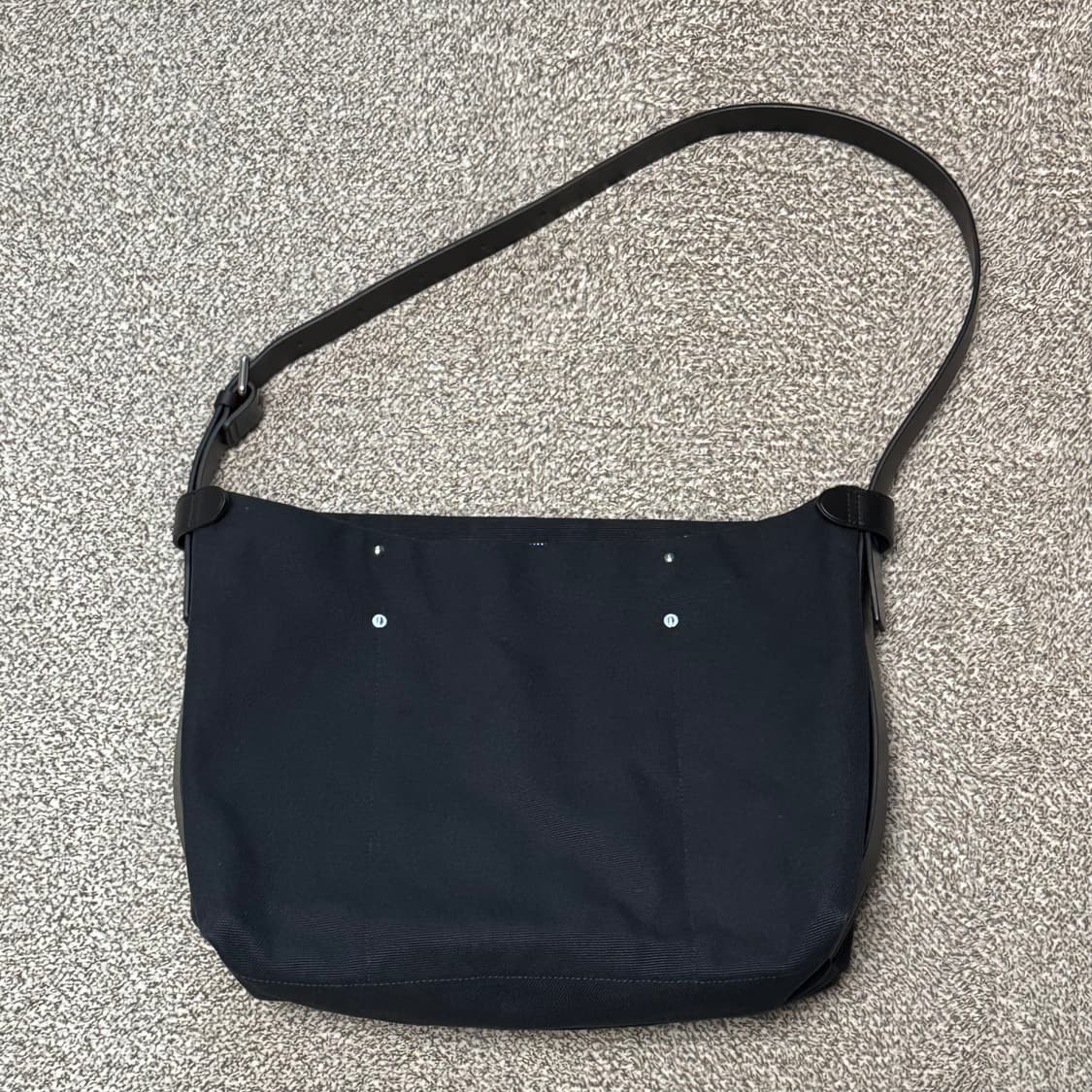 COS 캔버스 유틸리티 메신저 백 벨티드 토트백 상품이미지2