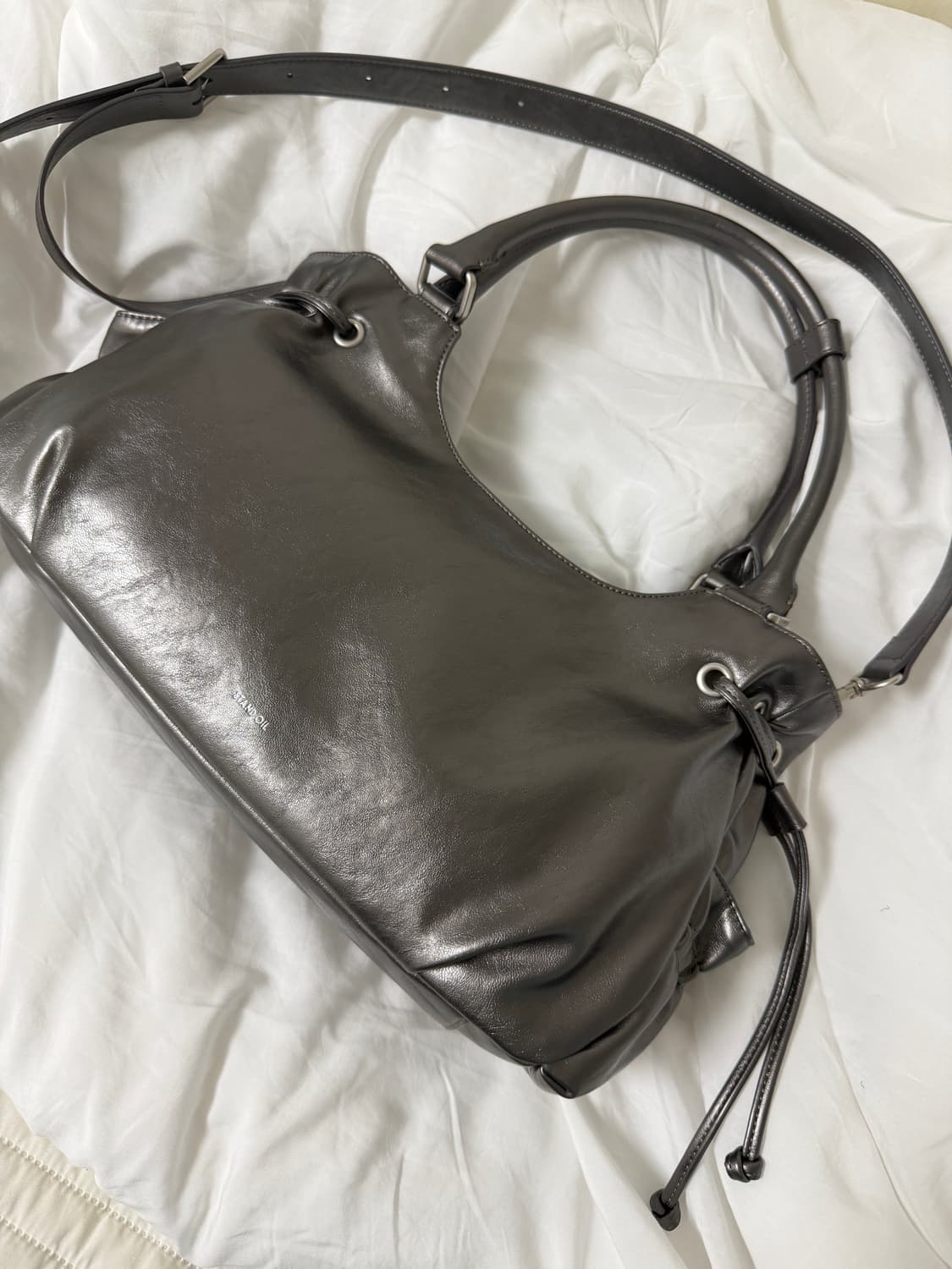 스탠드오일 브리지백 미니 메탈릭실버 상품이미지3