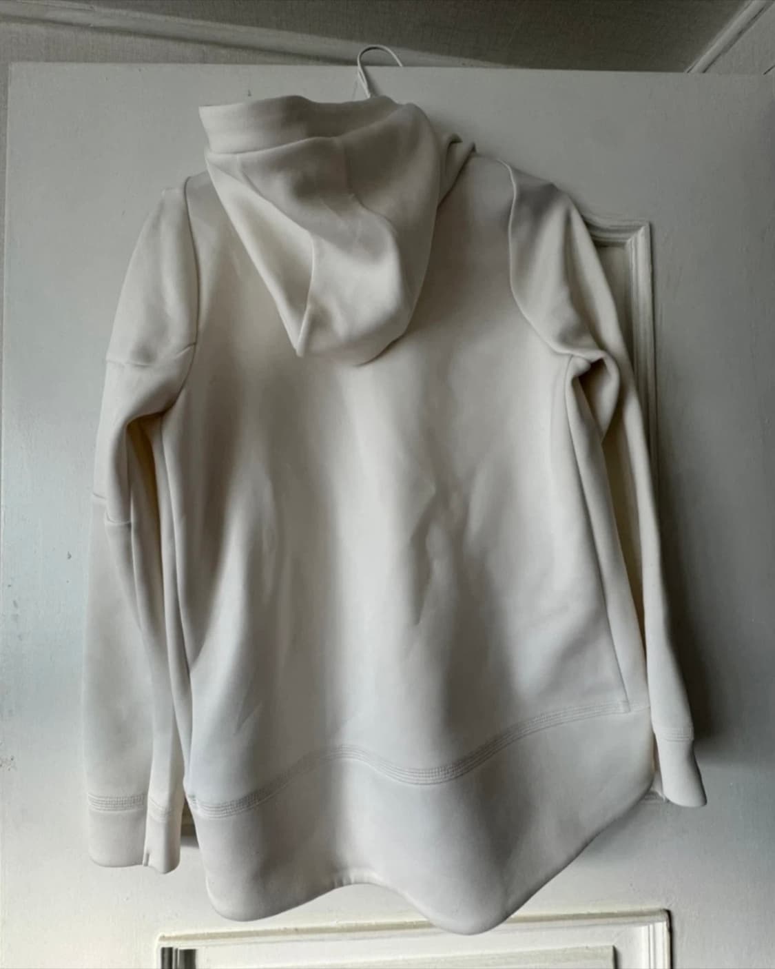 데상트-화이트 후드집업 상품이미지2