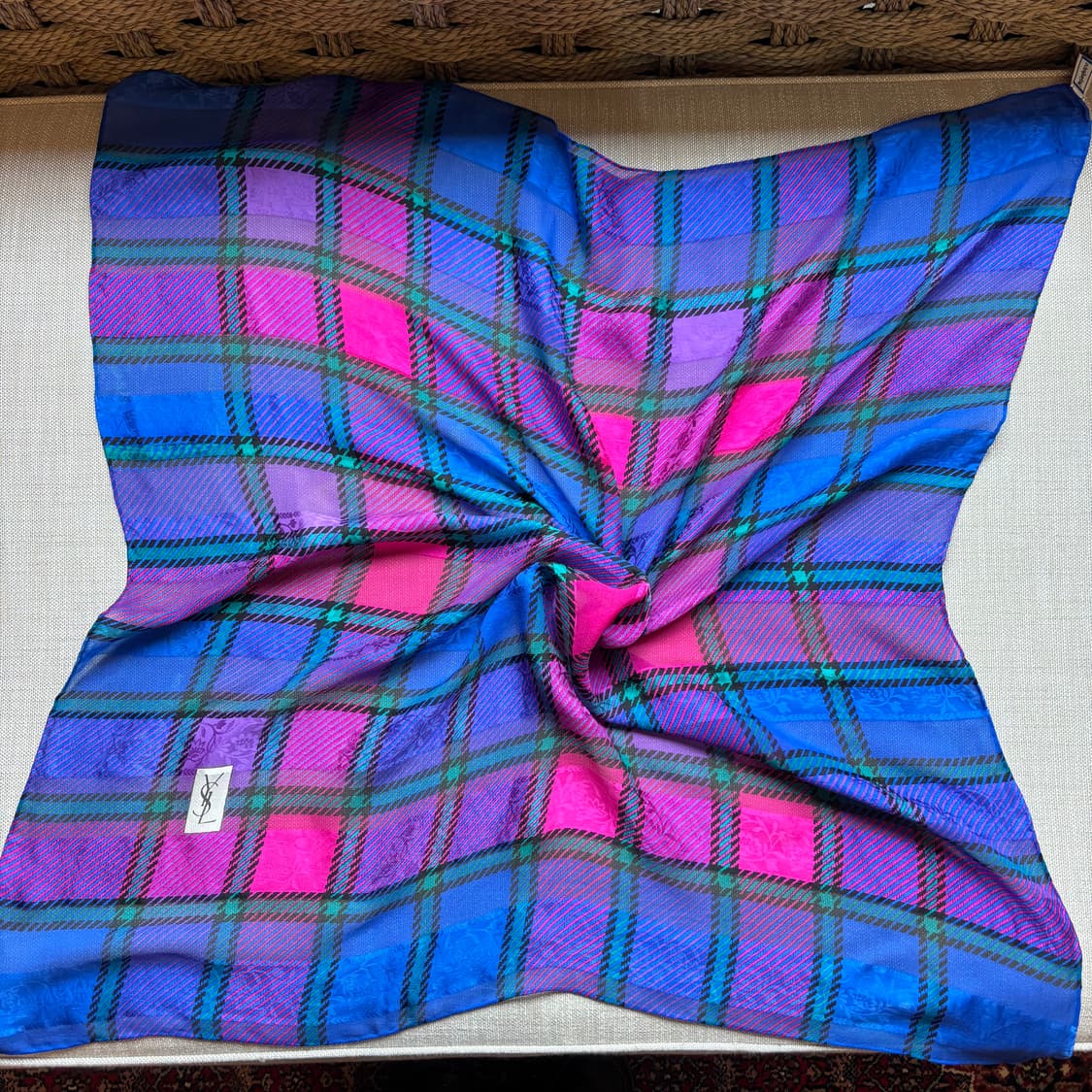 입생로랑 YSL 빈티지 정사각 실크스카프 상품이미지2