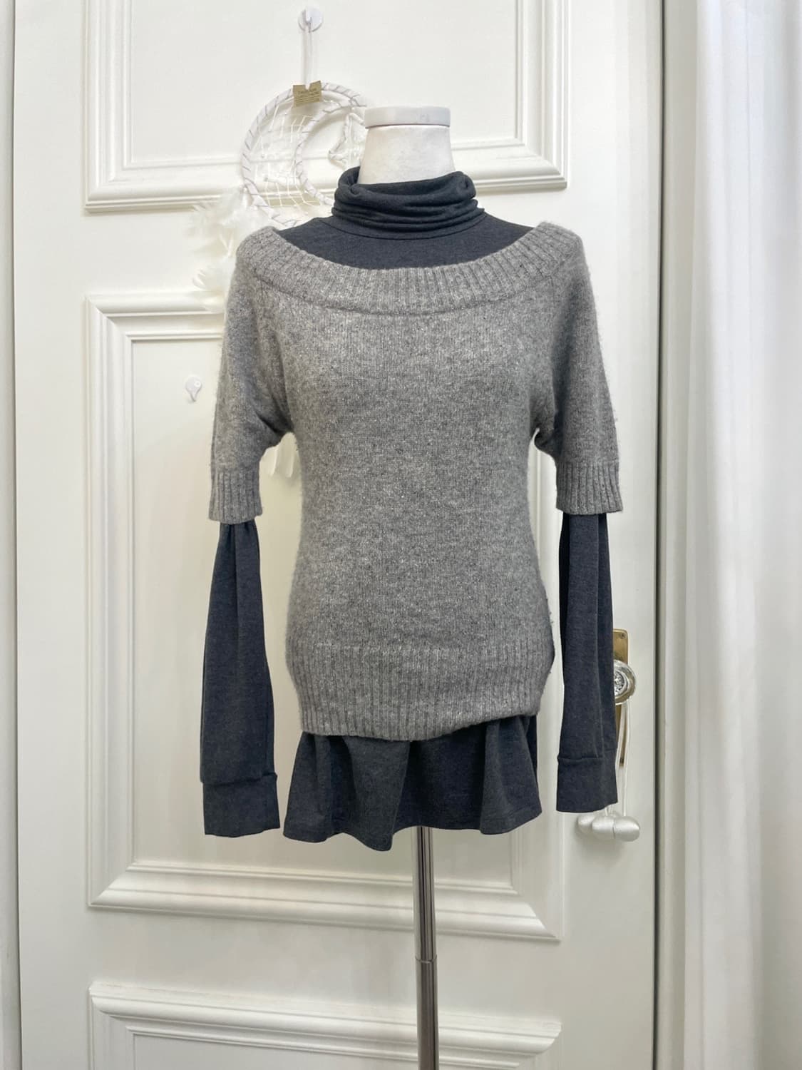 gray off-shoulder wool half sweater&char 상품이미지1