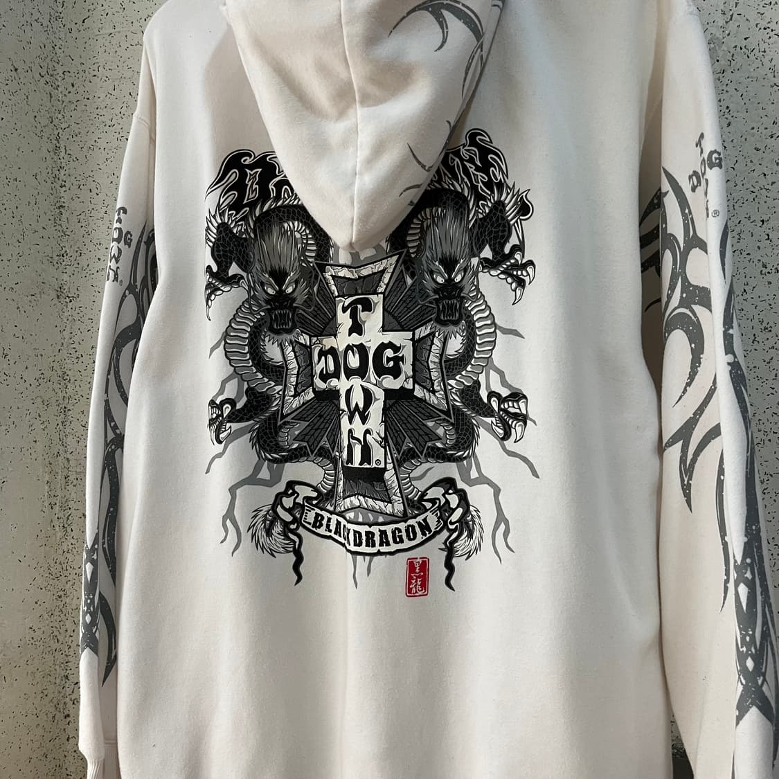 DOG TOWN 블랙드래곤 후드집업 상품이미지3