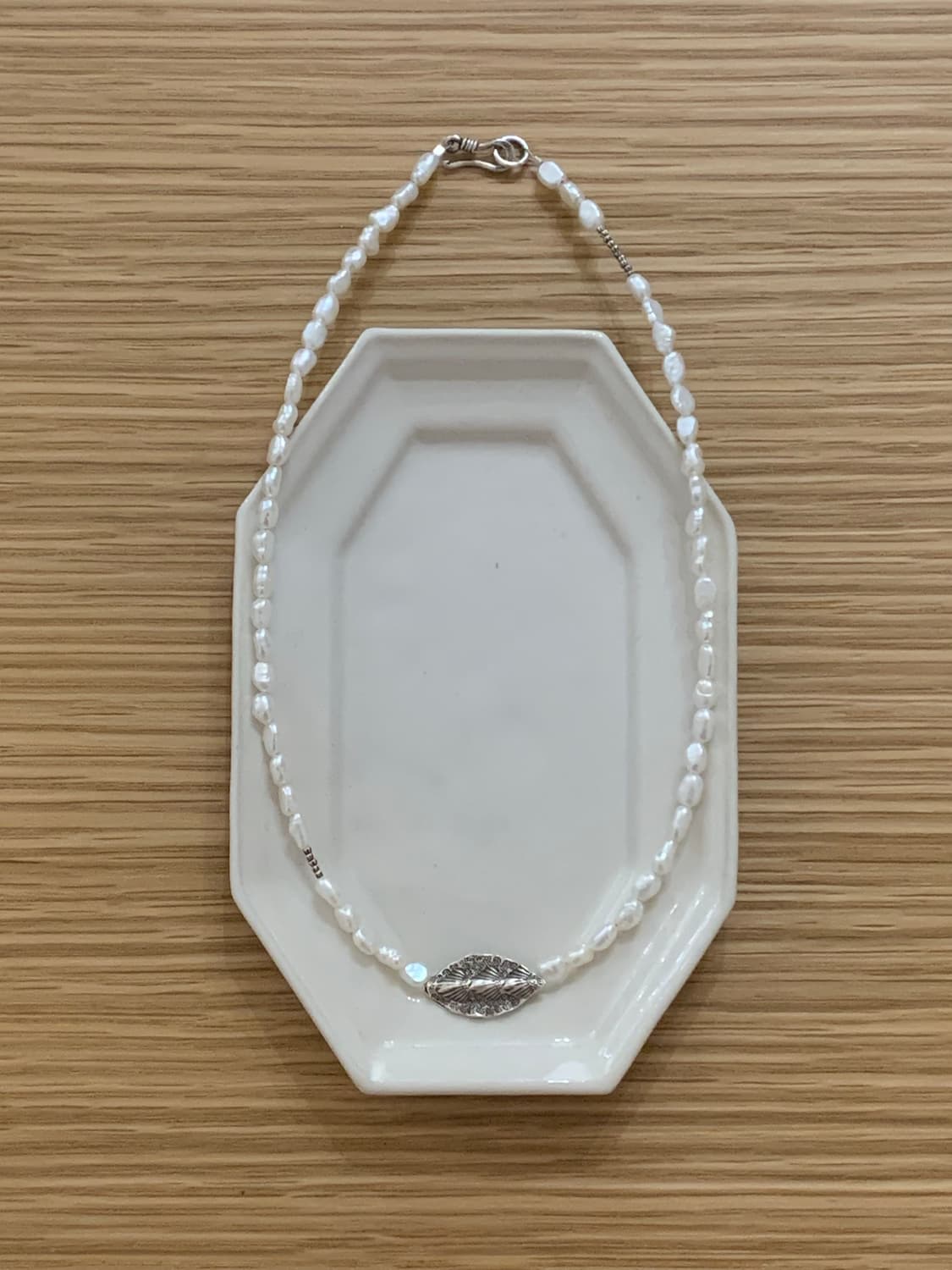 pearl necklace with karen silver leaf 상품이미지3