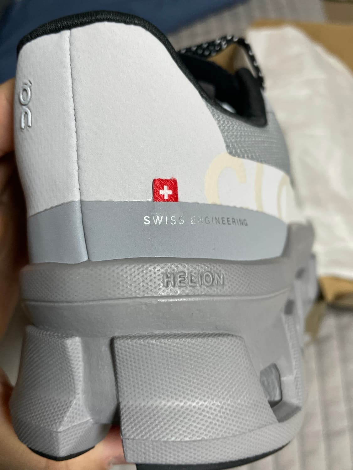 온러닝 클라우드몬스터 알로이 실버 43 275 9.5 상품이미지3