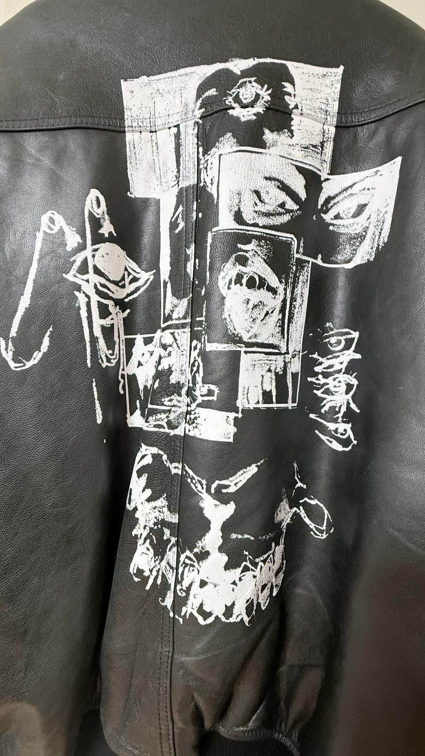 언더마이카 언노운 아트웍 프린트 염소 가죽 봄버 블랙 상품이미지4