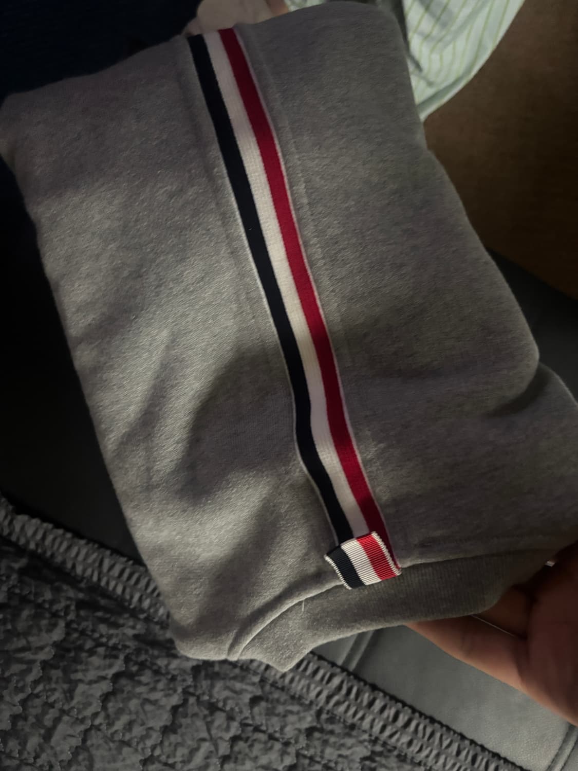 톰브라운 백 삼선 맨투맨 상품이미지1