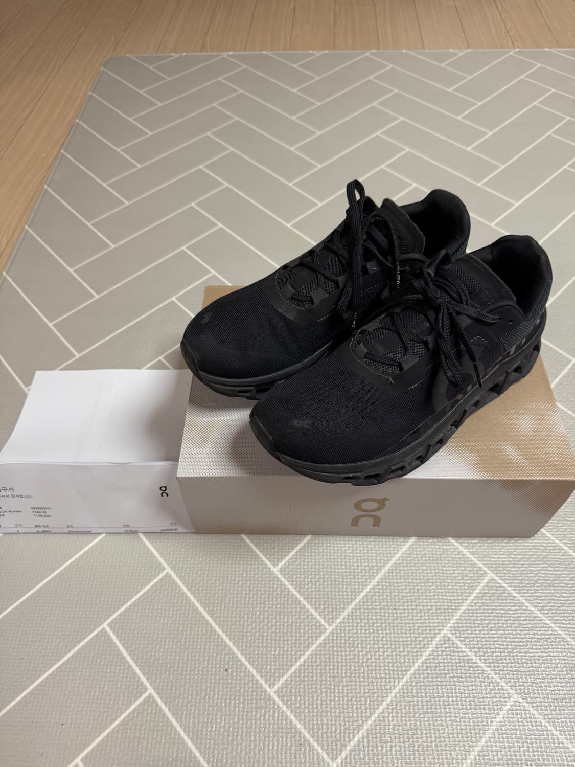 [270] 온러닝 클라우드몬스터 블랙 on running 상품이미지1