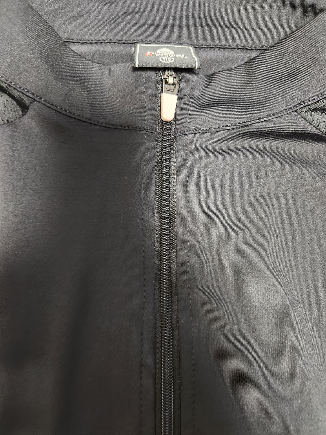 험멜 트레이닝 집업 져지 사이즈110

오염 하자없이 깨끗해요^^

세탁 상품이미지2