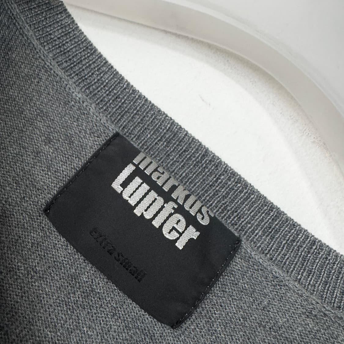 마커스루퍼 시퀸 울 니트 상품이미지4