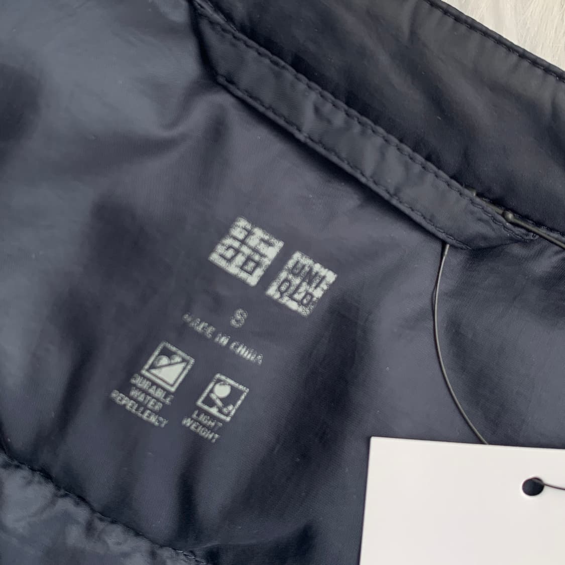 일본 유니클로 울트라 라이트 다운 브이넥 경량패딩 1799 상품이미지8