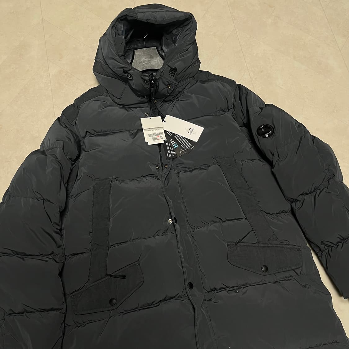 새상품(XXL)씨피컴퍼니 나이크라 후드 롱패딩 다크그레이 상품이미지2