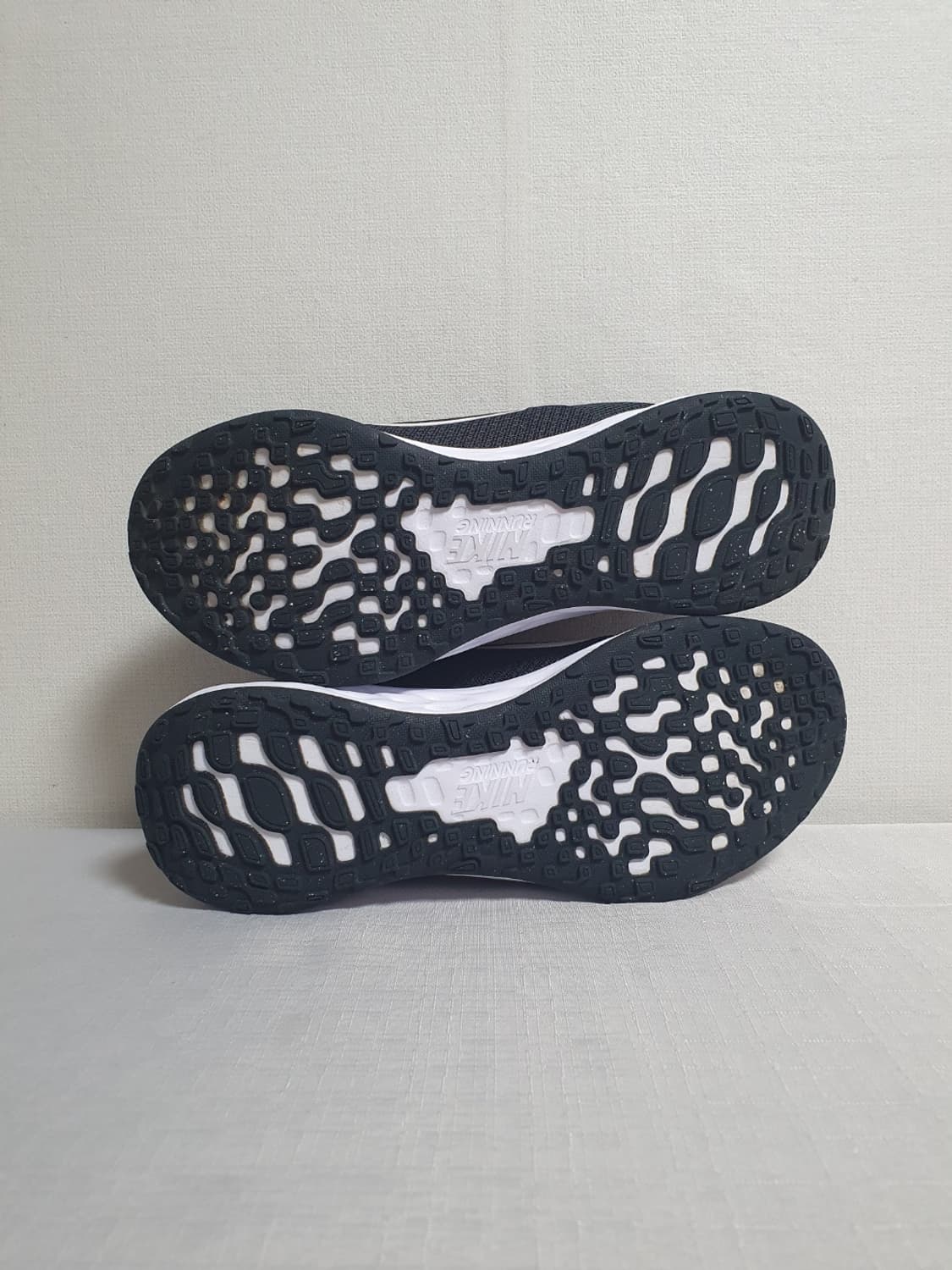 240mm 나이키 레볼루션 블랙 운동화 상품이미지7