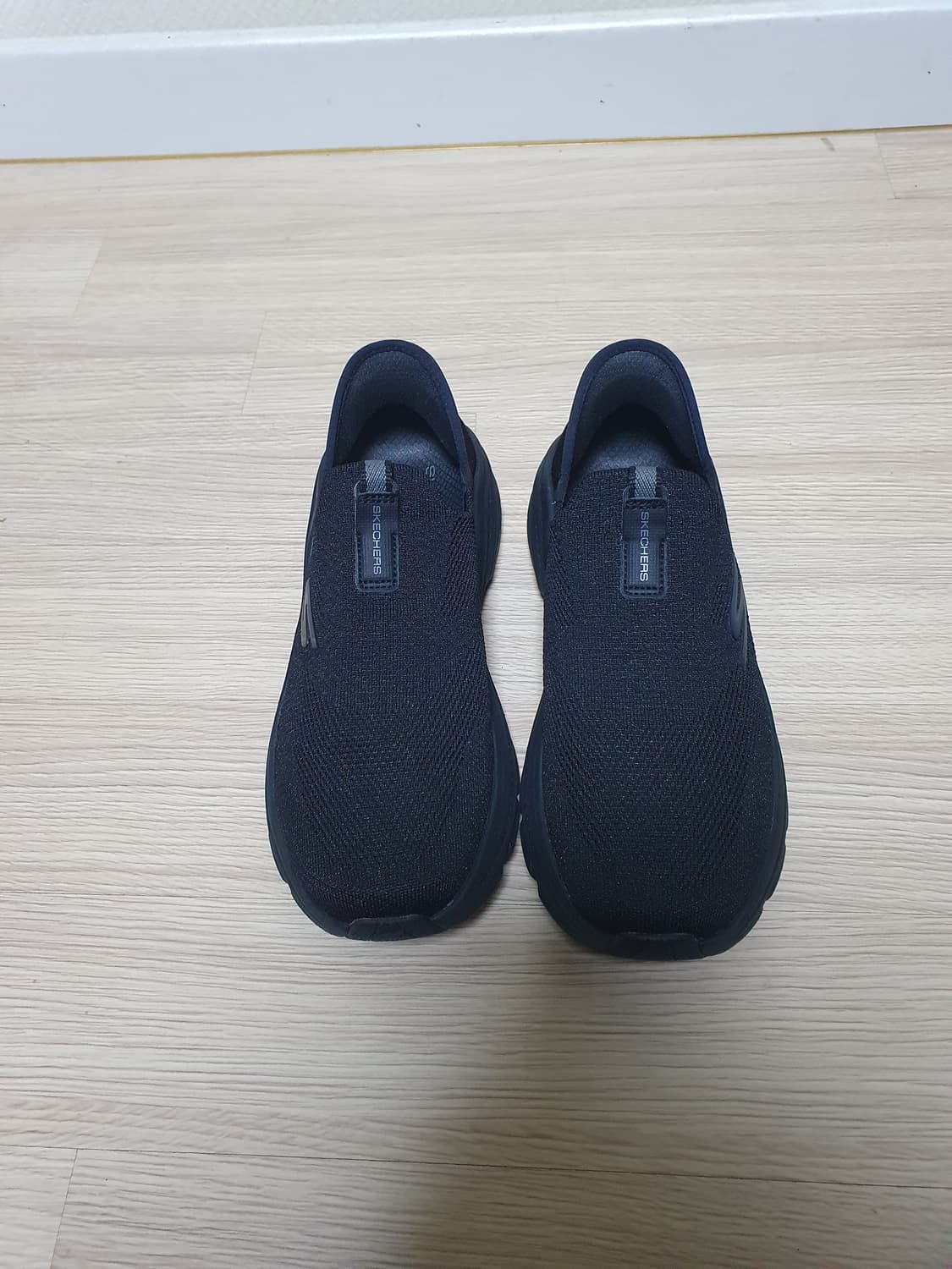 스케쳐스 맥스쿠션 아치핏 블랙 슬립온 245 상품이미지3