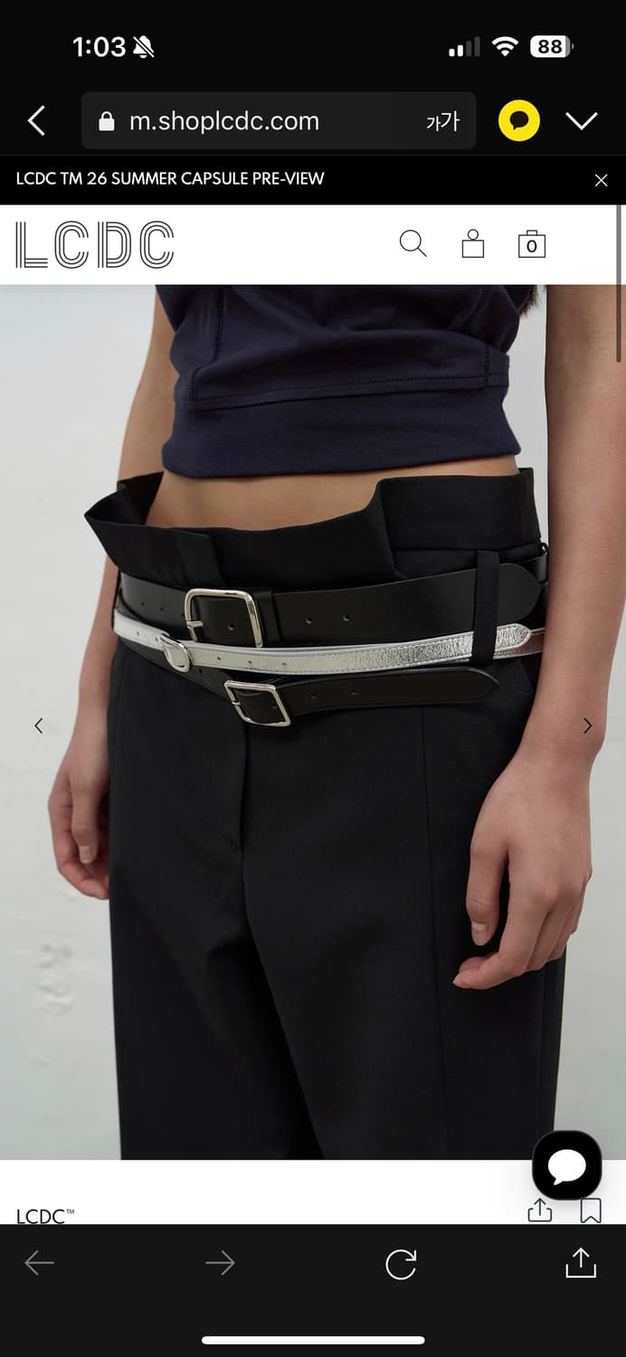 PLEATS DETAIL FLARED TROUSERS (BLACK) 상품이미지5