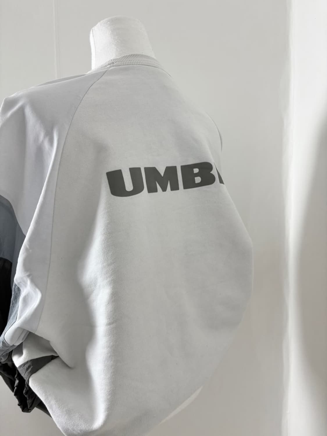 엄브로 아방핏 맨투맨 상품이미지5