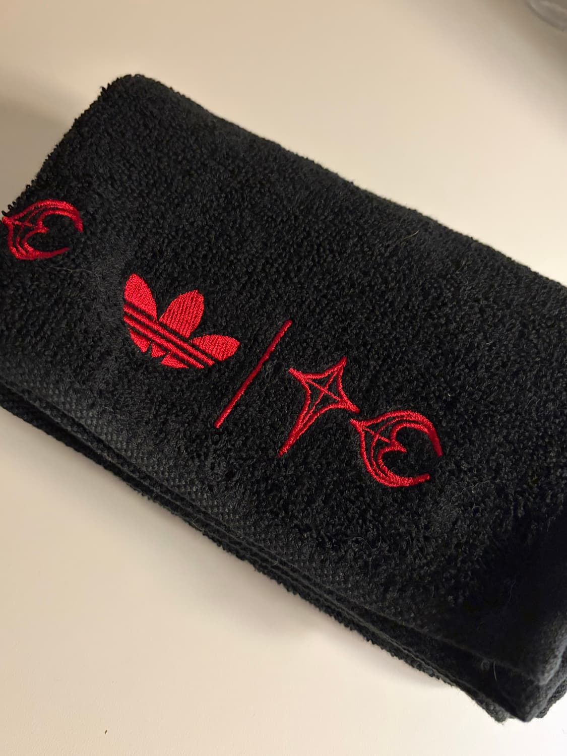 떠그클럽 X 아디다스 수건 상품이미지1