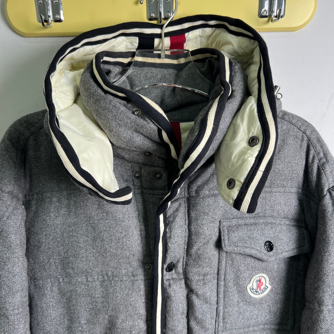 Moncler 몽클레어 그레이 다운 패딩 점퍼 상품이미지4