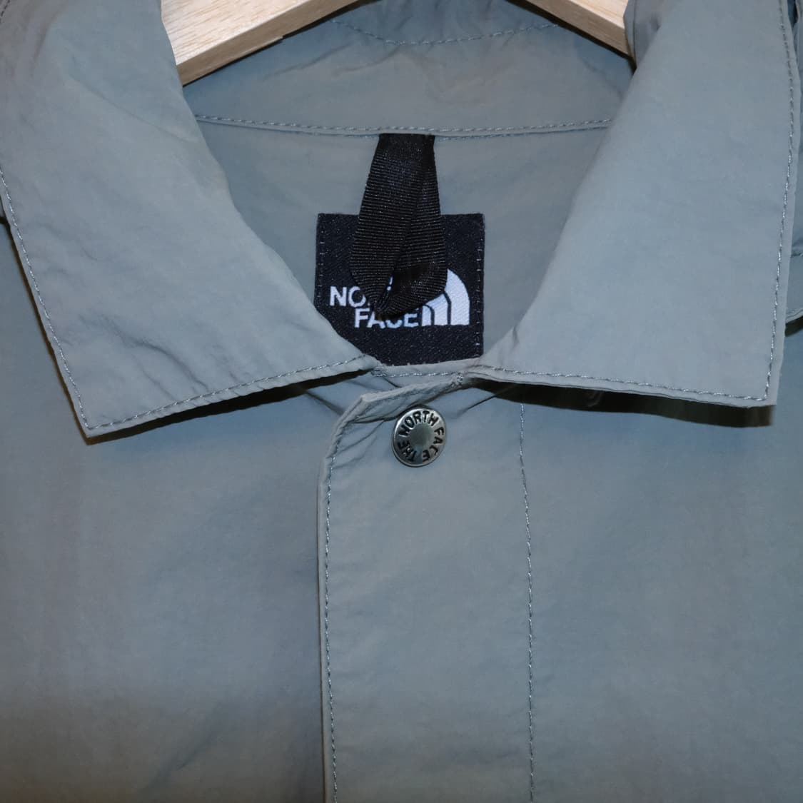 노스페이스 바람막이 카키 상품이미지3